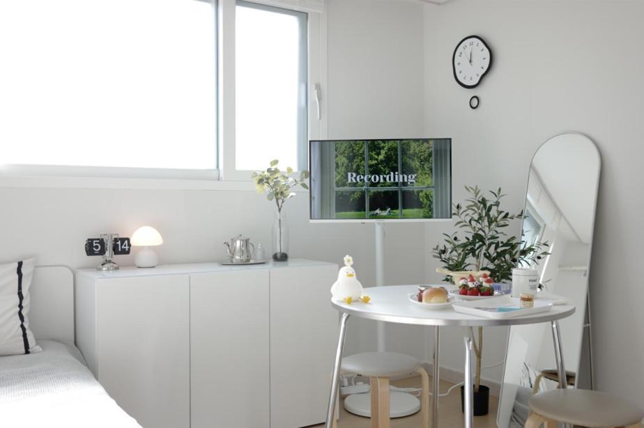 H House Yeonnam Apartment Seoul Bagian luar foto