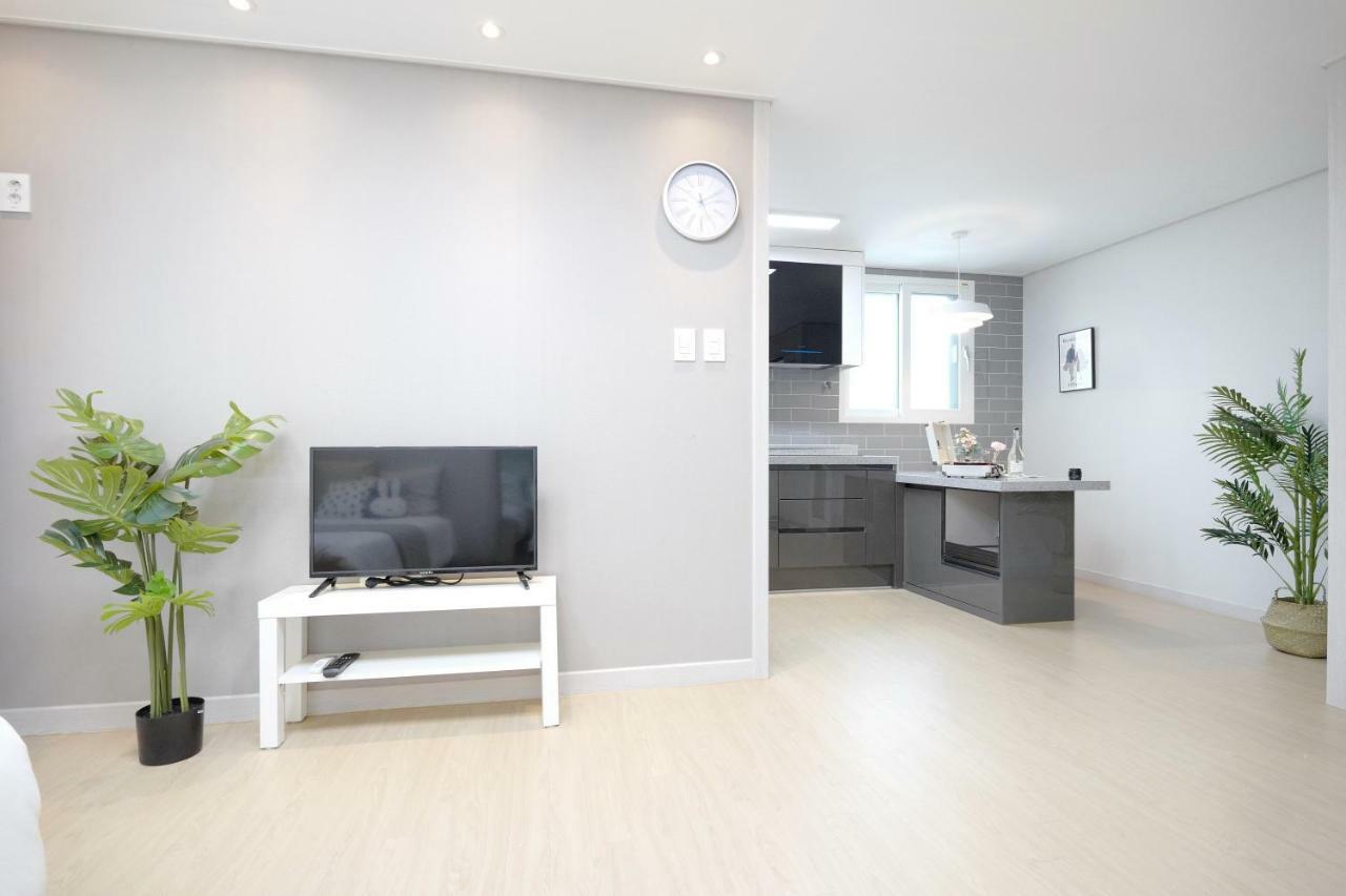H House Yeonnam Apartment Seoul Bagian luar foto