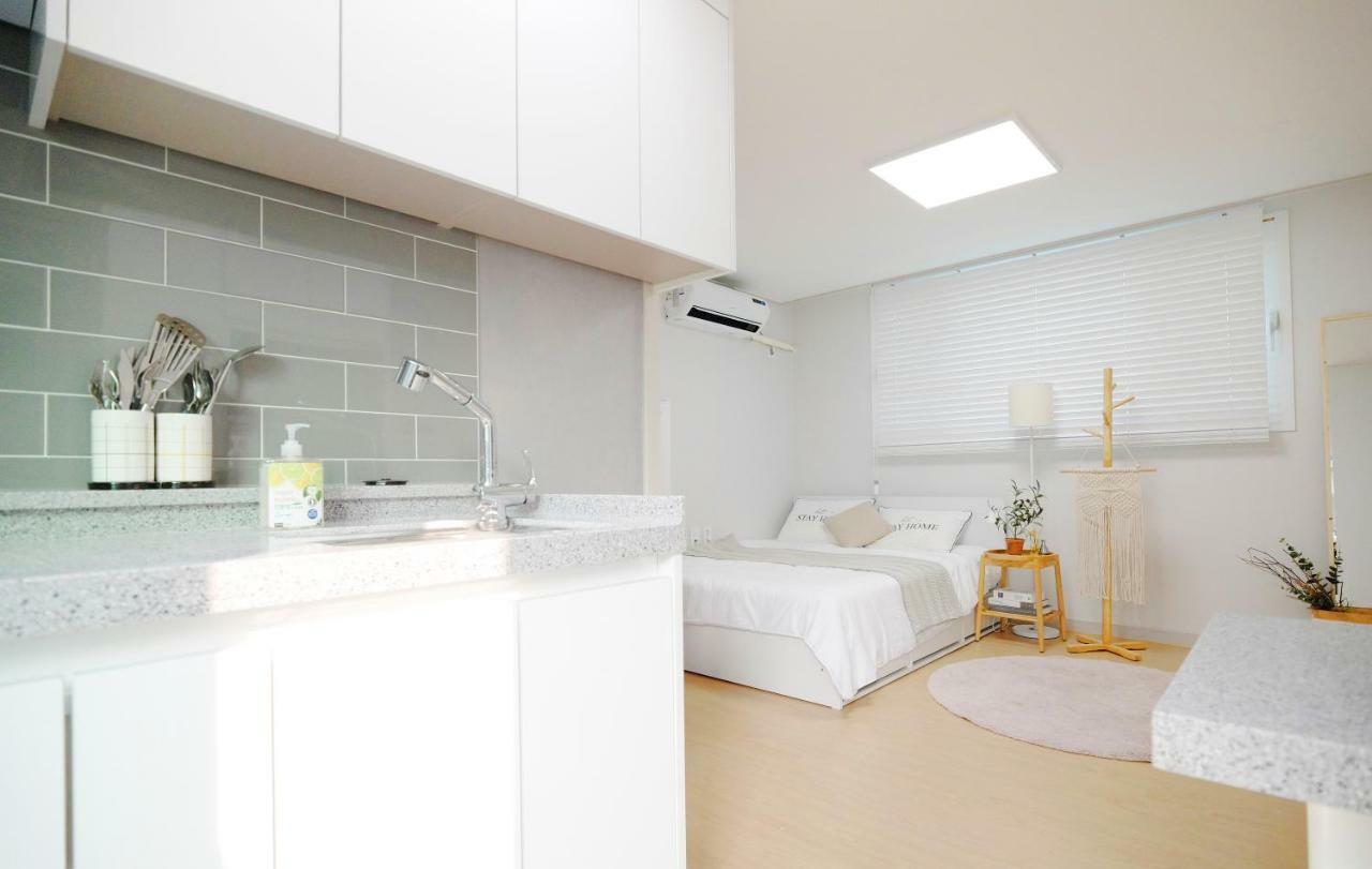 H House Yeonnam Apartment Seoul Bagian luar foto