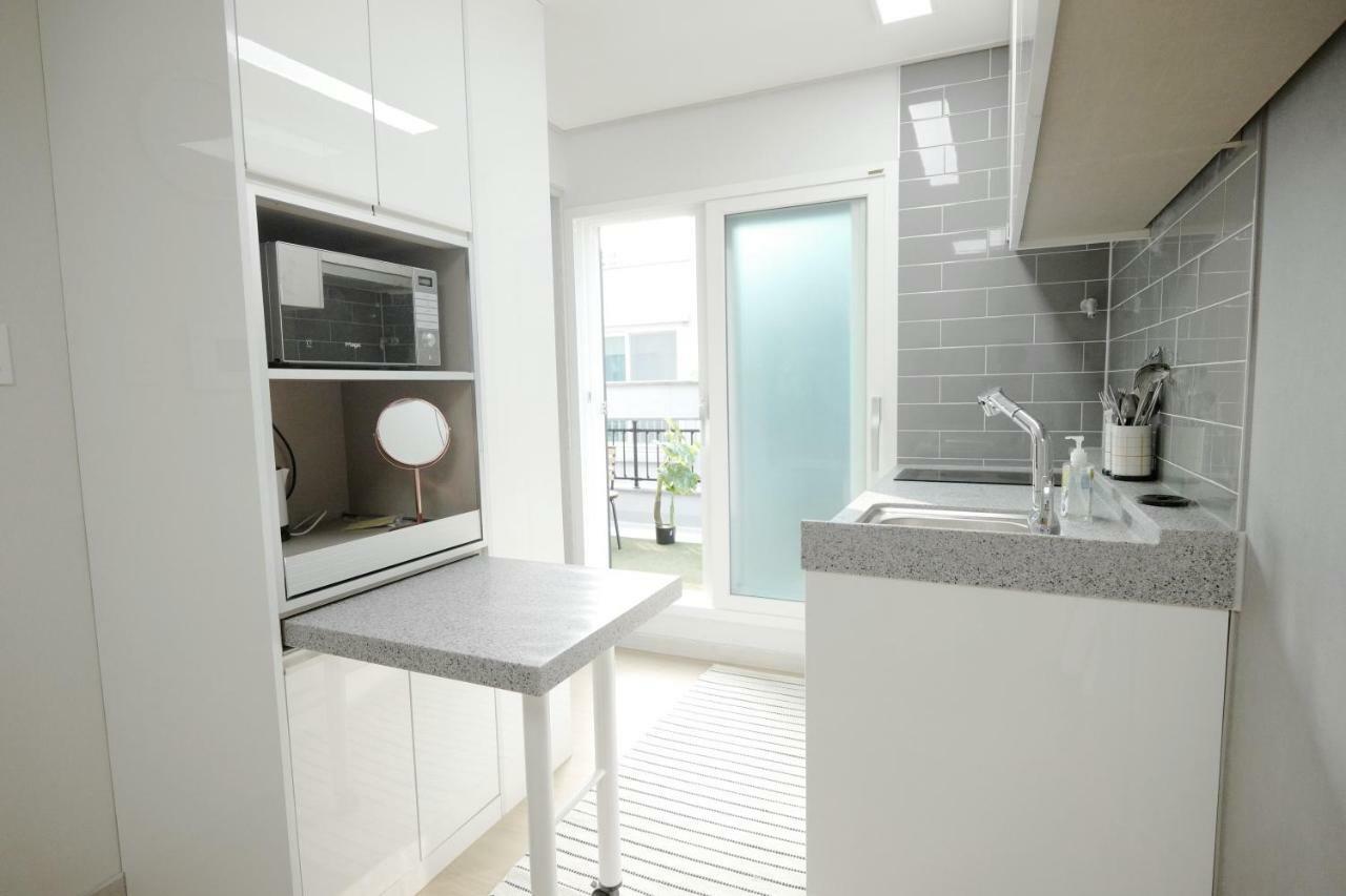H House Yeonnam Apartment Seoul Bagian luar foto