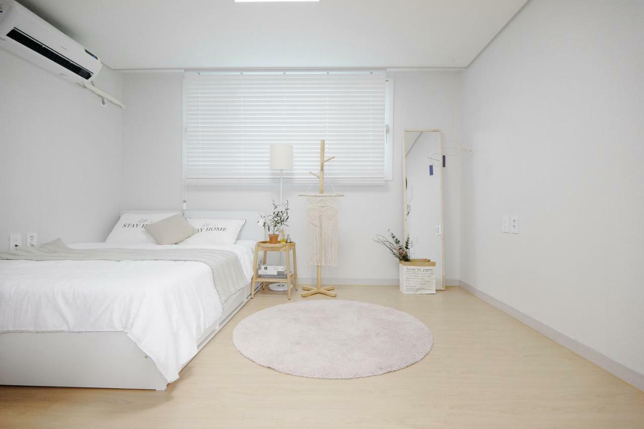 H House Yeonnam Apartment Seoul Bagian luar foto