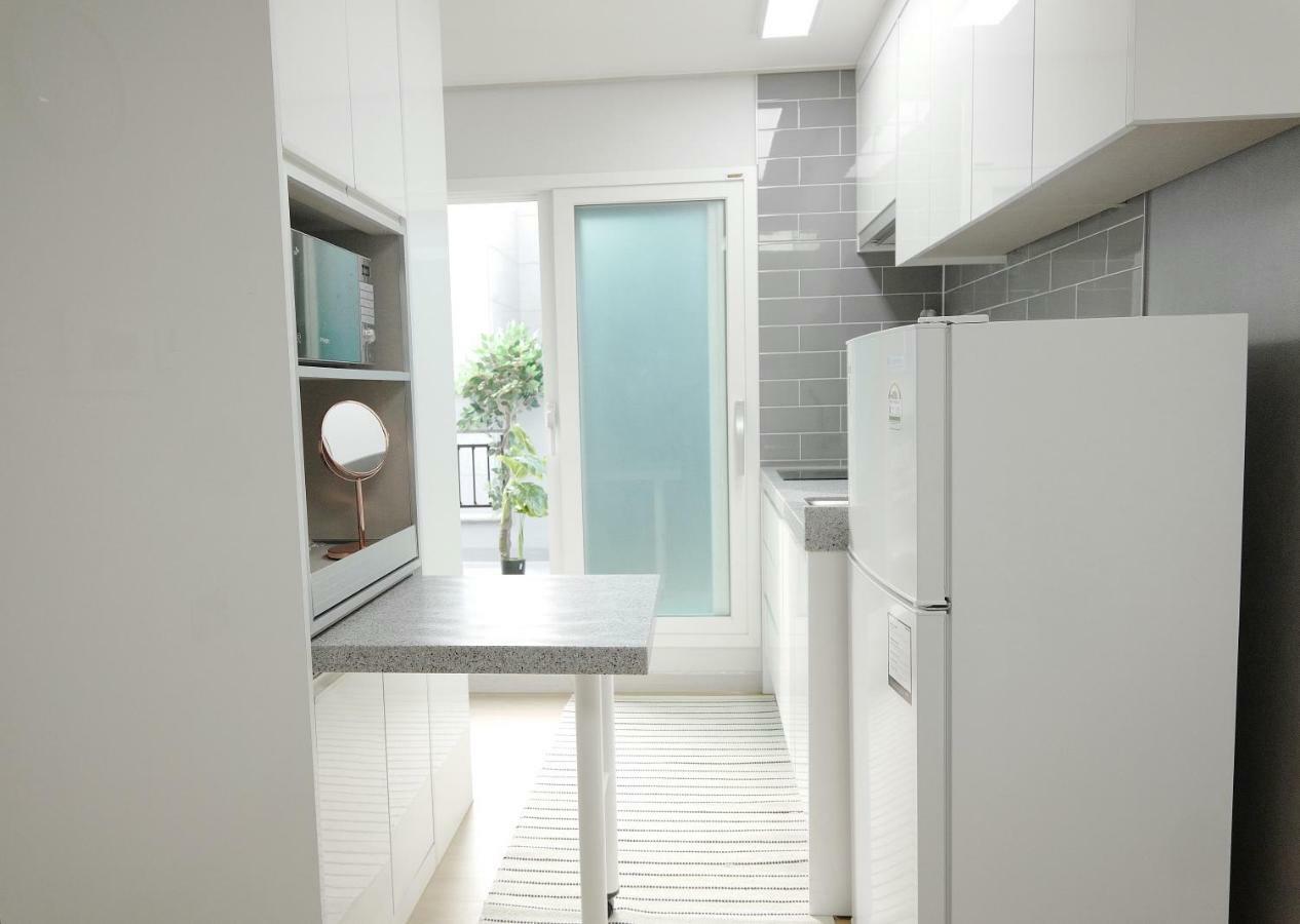 H House Yeonnam Apartment Seoul Bagian luar foto